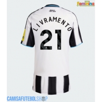 Camisa de time de futebol Newcastle United Tino Livramento #21 Replicas 1º Equipamento Feminina 2025-26 Manga Curta